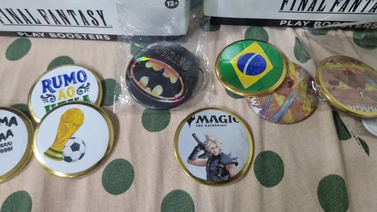 Bottons produzidos por Leonardo, aluno da Escola de Bottons